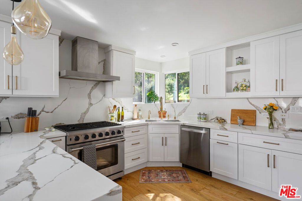 Image 4 of property listing at 20402 Paradise Lane, Topanga, CA 90290