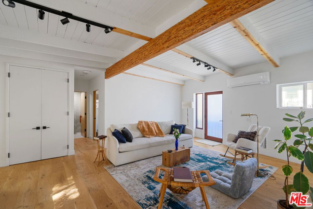 Image 5 of property listing at 20402 Paradise Lane, Topanga, CA 90290