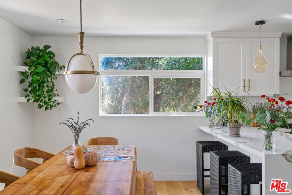 Image 7 of property listing at 20402 Paradise Lane, Topanga, CA 90290