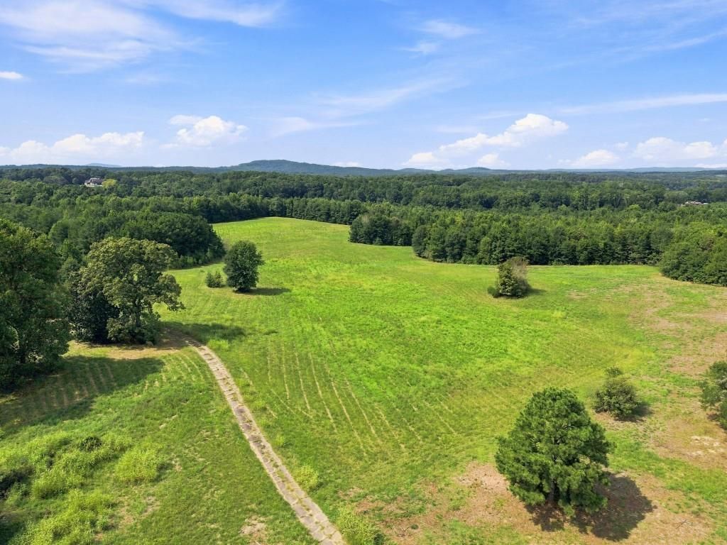 Image 4 of property listing at 409 Peeples Road SE, Rome, GA 30104