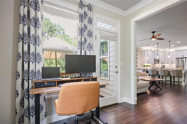 1016 Township Square, Alpharetta, GA 30022