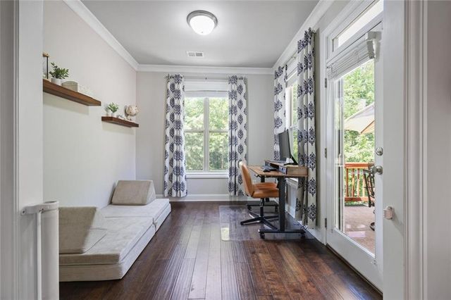 1016 Township Square, Alpharetta, GA 30022