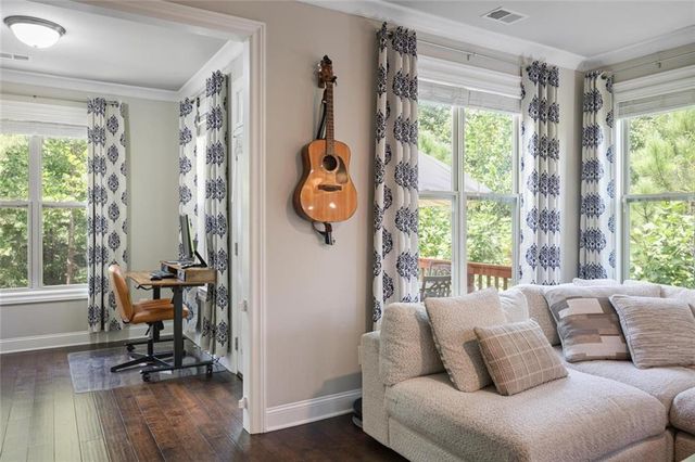 1016 Township Square, Alpharetta, GA 30022