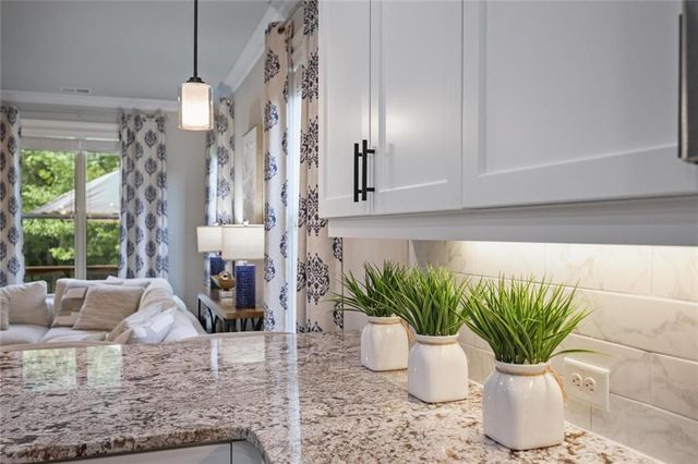 1016 Township Square, Alpharetta, GA 30022