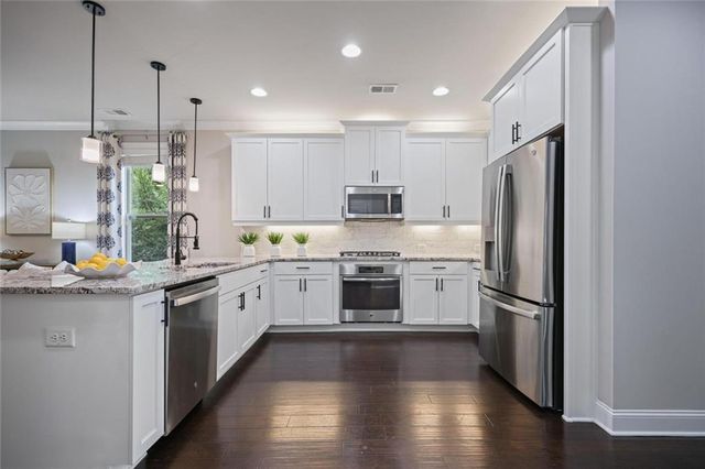 1016 Township Square, Alpharetta, GA 30022