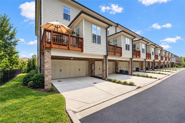 1016 Township Square, Alpharetta, GA 30022