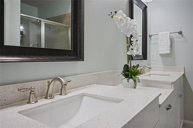 1016 Township Square, Alpharetta, GA 30022
