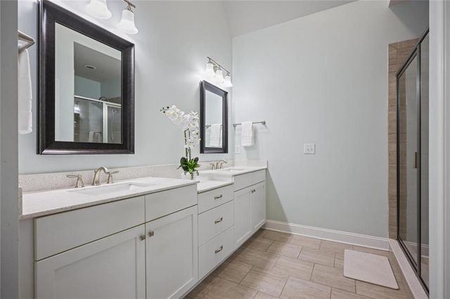 1016 Township Square, Alpharetta, GA 30022