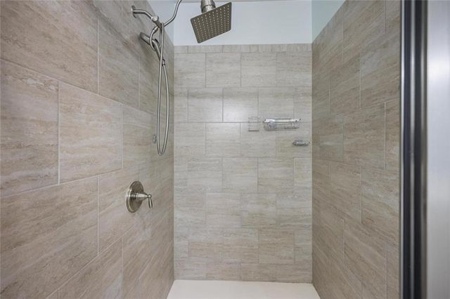 1016 Township Square, Alpharetta, GA 30022