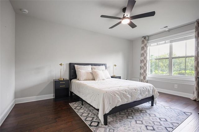 1016 Township Square, Alpharetta, GA 30022