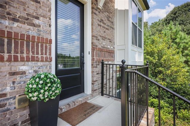 1016 Township Square, Alpharetta, GA 30022