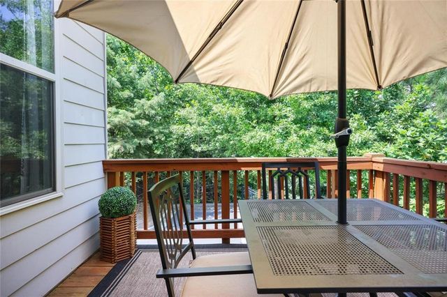1016 Township Square, Alpharetta, GA 30022