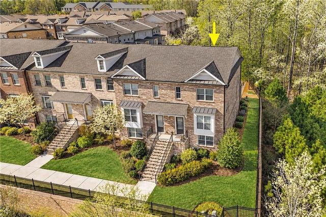 1016 Township Square, Alpharetta, GA 30022