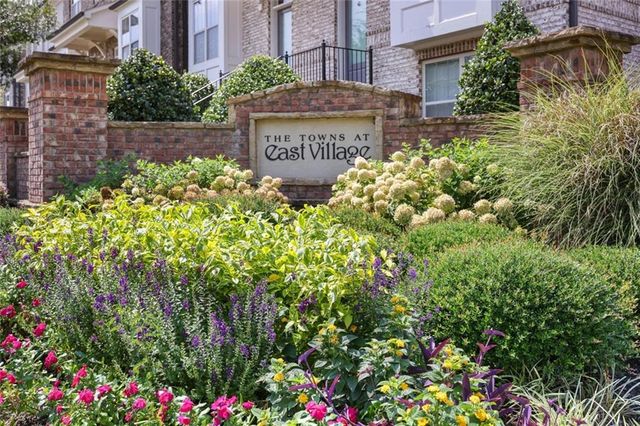 1016 Township Square, Alpharetta, GA 30022
