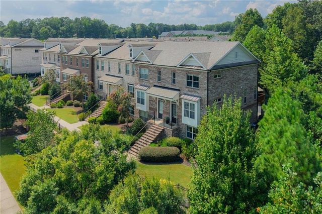 1016 Township Square, Alpharetta, GA 30022