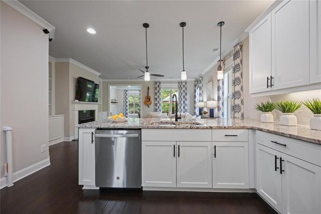 1016 Township Square, Alpharetta, GA 30022