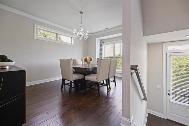 1016 Township Square, Alpharetta, GA 30022