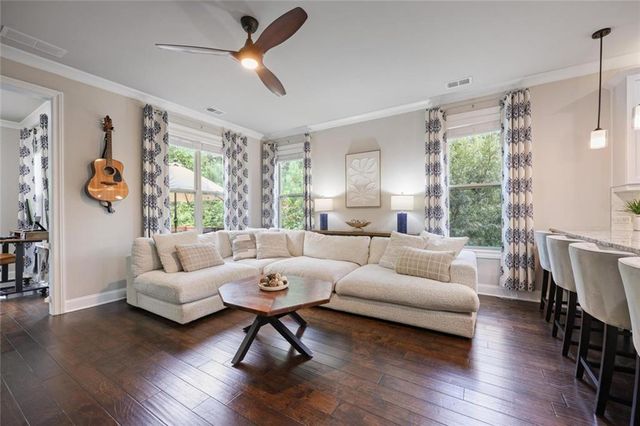 1016 Township Square, Alpharetta, GA 30022