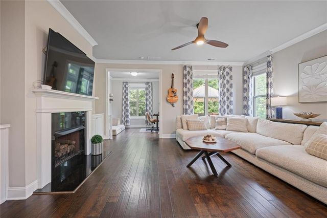 1016 Township Square, Alpharetta, GA 30022