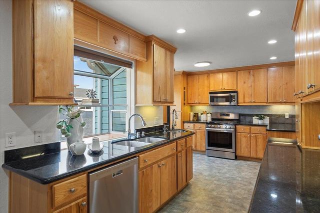 2204 170th Avenue, Castro Valley, CA 94546