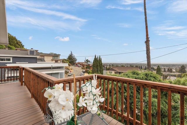 2204 170th Avenue, Castro Valley, CA 94546