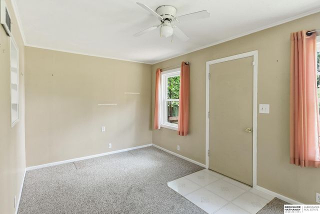 208 Crest Road, Papillion, NE 68046
