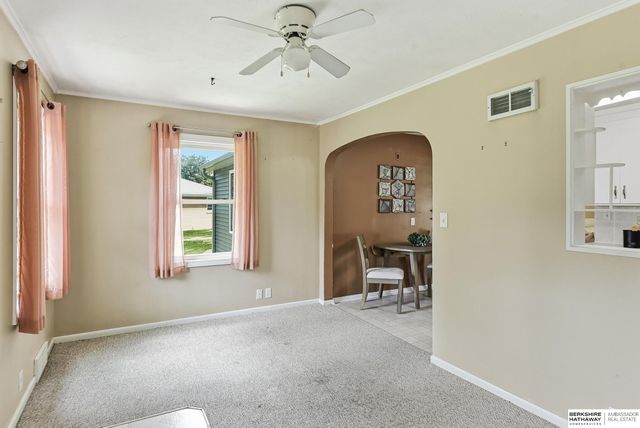 208 Crest Road, Papillion, NE 68046