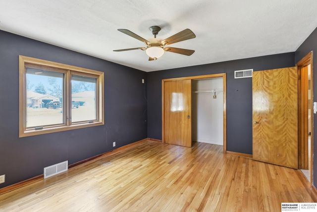 208 Crest Road, Papillion, NE 68046