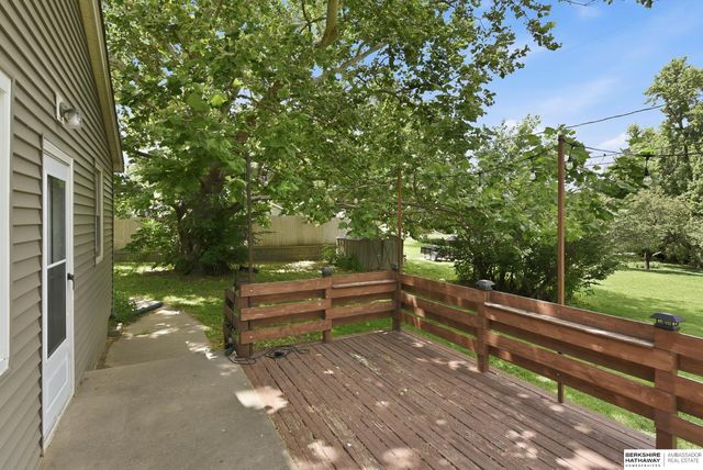 208 Crest Road, Papillion, NE 68046