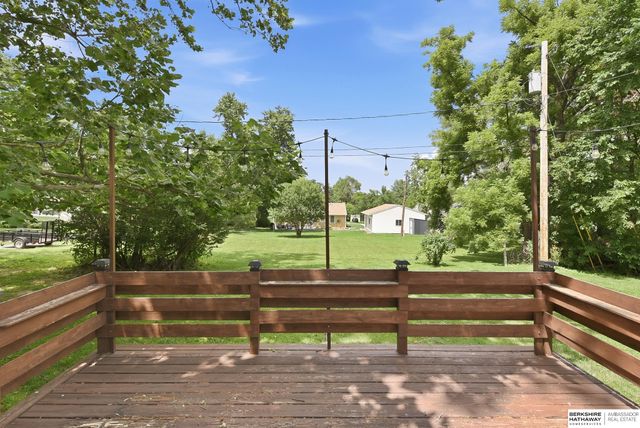208 Crest Road, Papillion, NE 68046