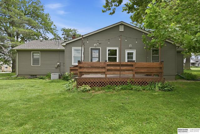 208 Crest Road, Papillion, NE 68046