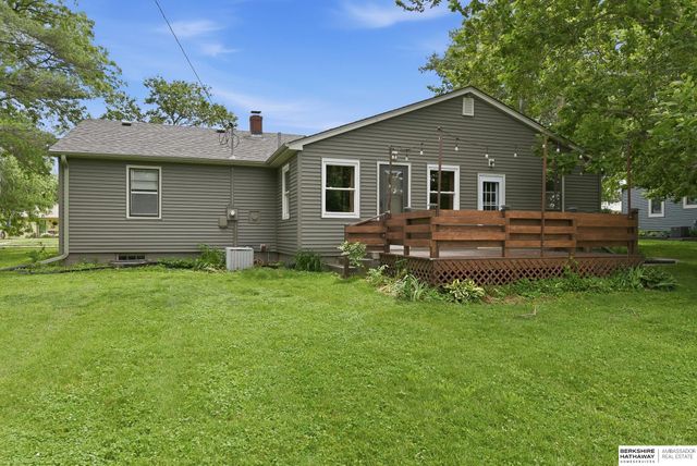 208 Crest Road, Papillion, NE 68046