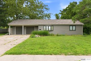 208 Crest Road, Papillion, NE 68046