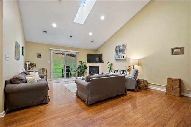 1009 Trail Side Ct, Penn Twp, PA 15644