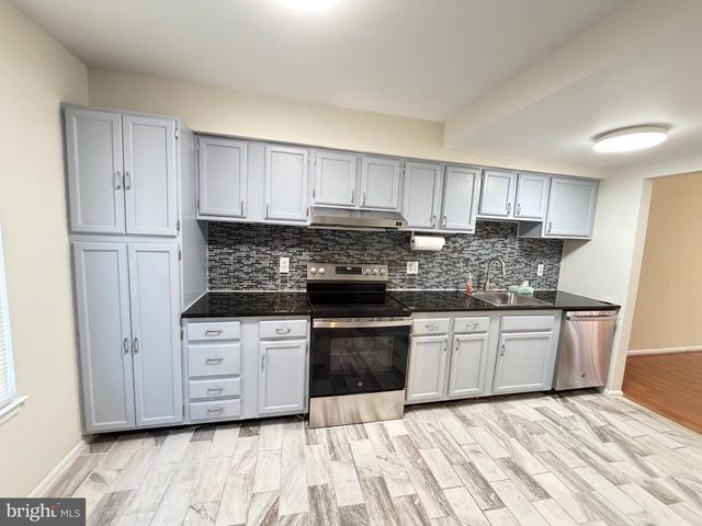 6427 OLD SCOTTS CT, Springfield, VA 22152