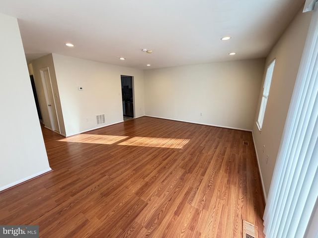 6427 OLD SCOTTS CT, Springfield, VA 22152