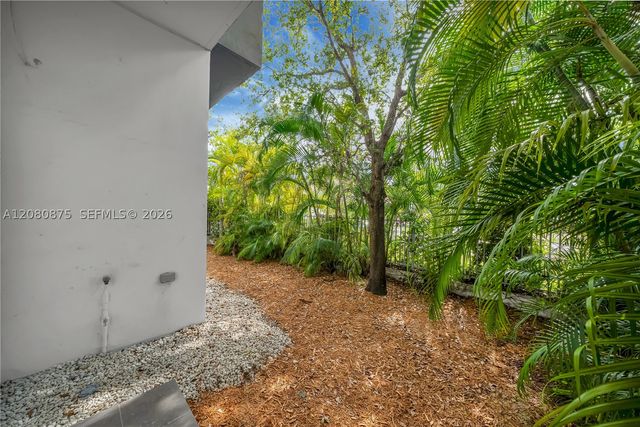 3253 Mcdonald St 3253, Miami, FL 33133