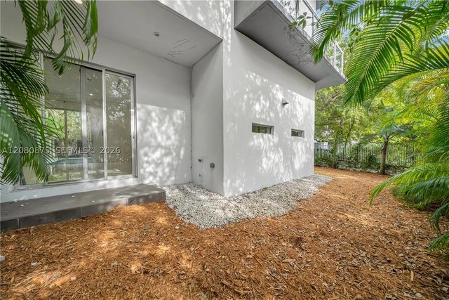 3253 Mcdonald St 3253, Miami, FL 33133