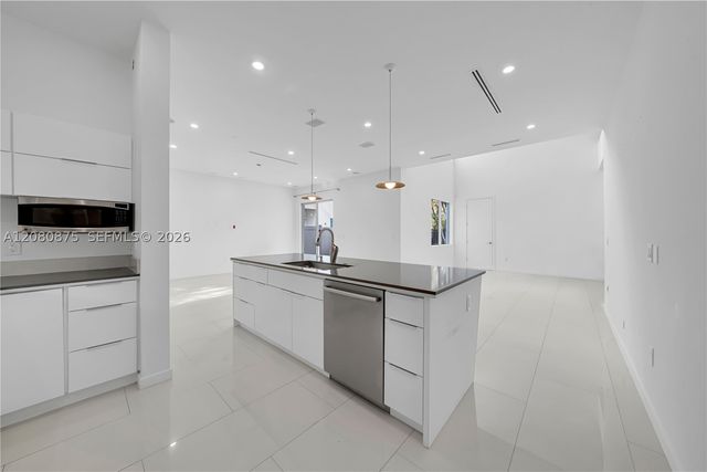 3253 Mcdonald St 3253, Miami, FL 33133