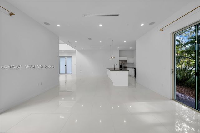 3253 Mcdonald St 3253, Miami, FL 33133