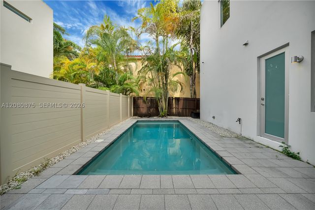 3253 Mcdonald St 3253, Miami, FL 33133