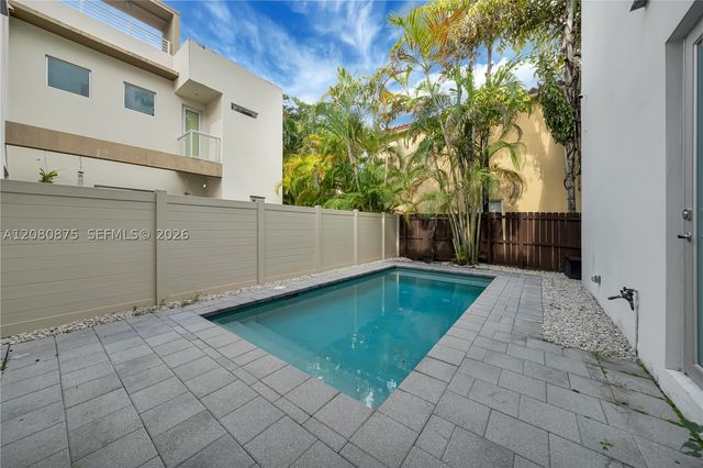 3253 Mcdonald St 3253, Miami, FL 33133