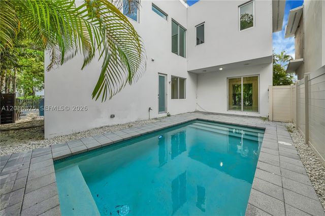 3253 Mcdonald St 3253, Miami, FL 33133