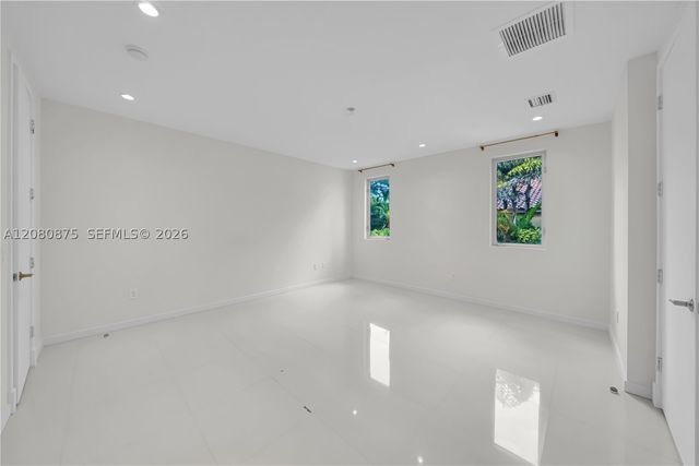 3253 Mcdonald St 3253, Miami, FL 33133