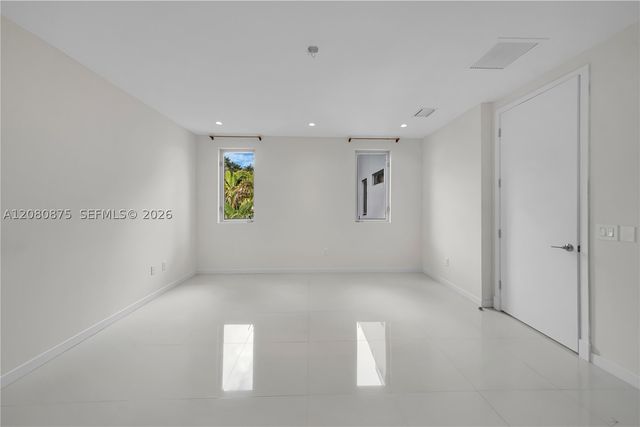 3253 Mcdonald St 3253, Miami, FL 33133