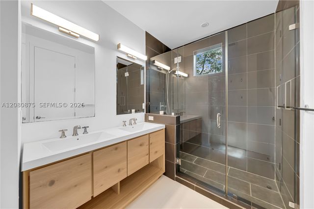 3253 Mcdonald St 3253, Miami, FL 33133