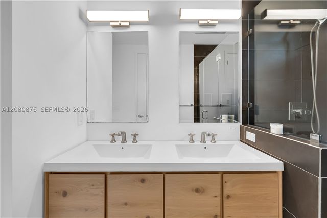3253 Mcdonald St 3253, Miami, FL 33133