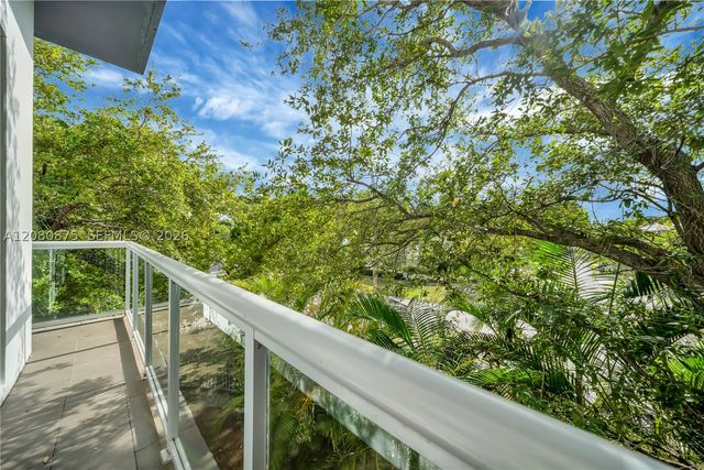 3253 Mcdonald St 3253, Miami, FL 33133