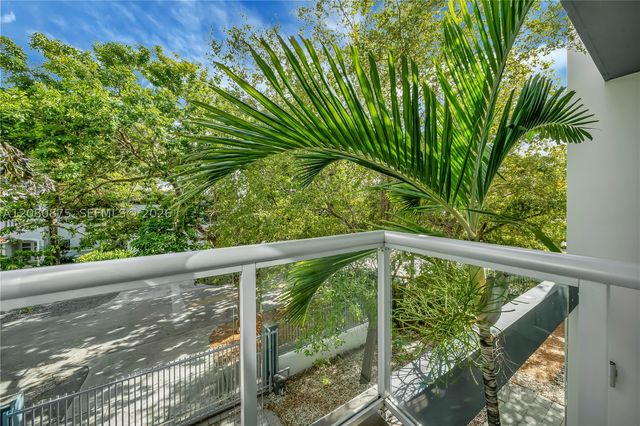 3253 Mcdonald St 3253, Miami, FL 33133