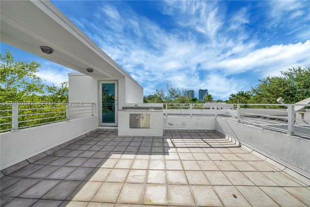 3253 Mcdonald St 3253, Miami, FL 33133